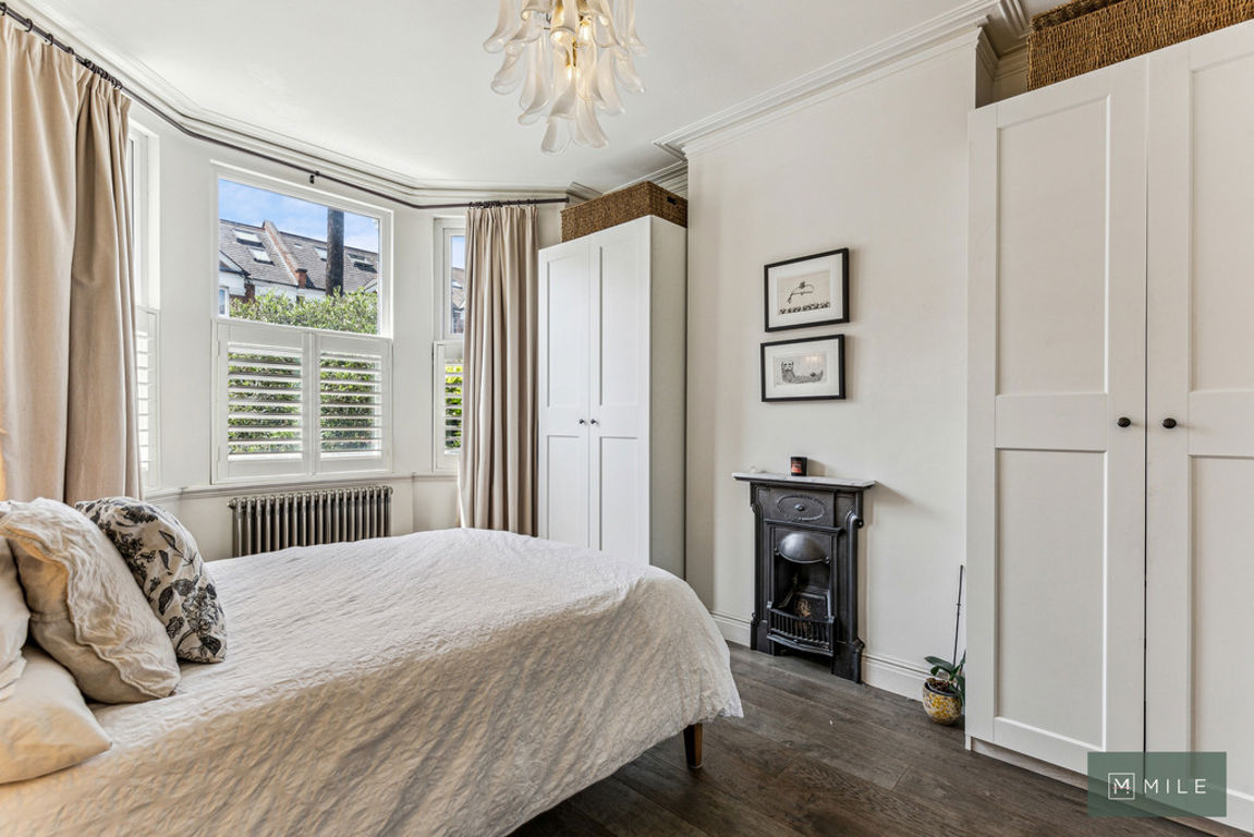 2 bed property in Spezia Road, London