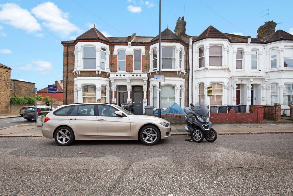 2 bed property in Purves Road, London