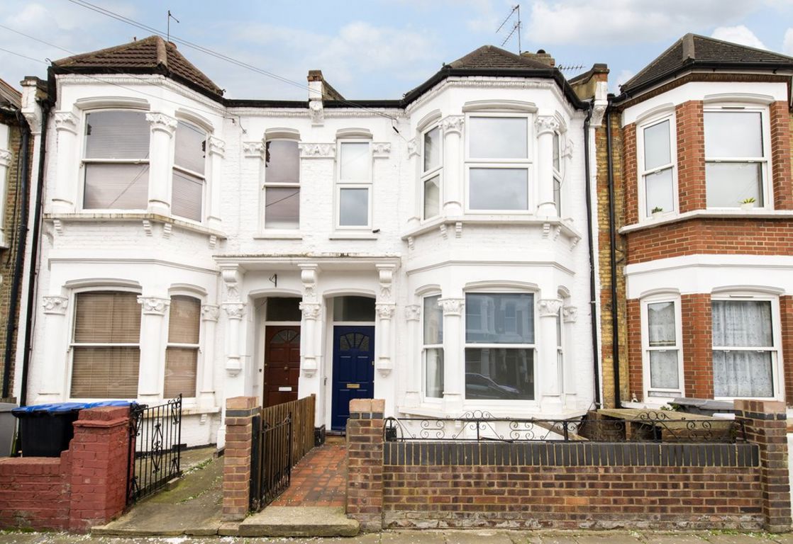 2 bed property in Purves Road, London