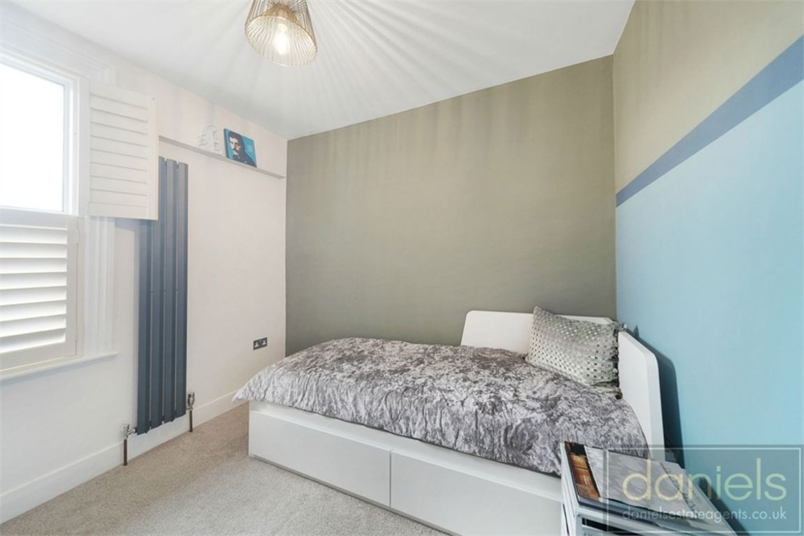2 bed property in Wrottesley Road, London