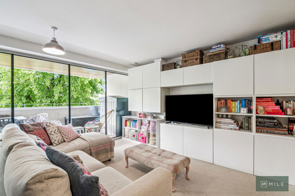 1 bed property in Princess Louise Walk, London