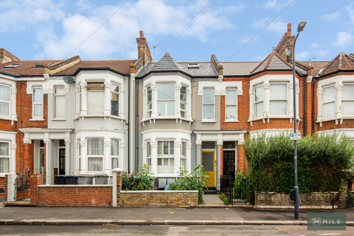 2 bed property in Buchanan Gardens, London