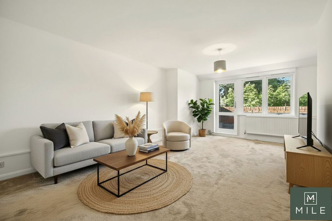1 bed property in St. Laurence Close, London