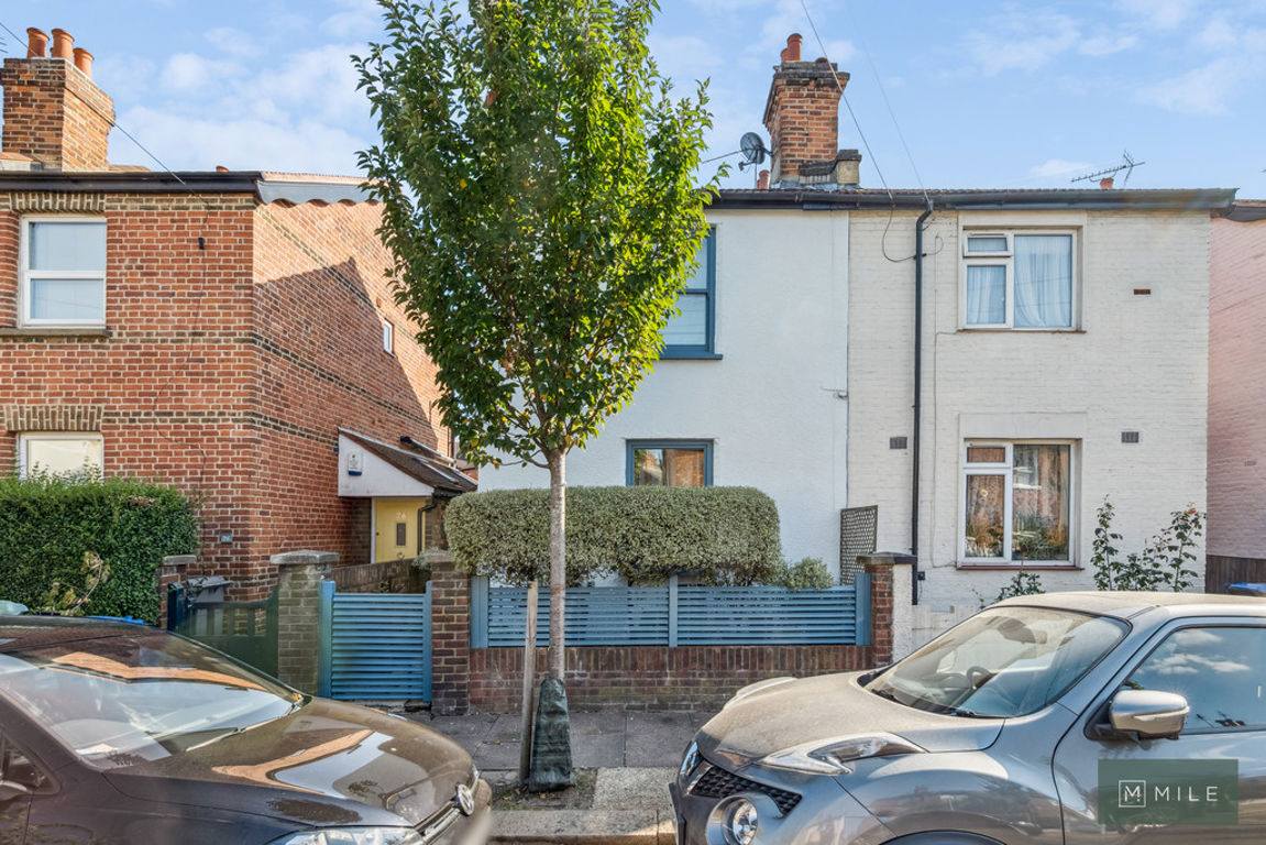2 bed property in Parkfield Road, London