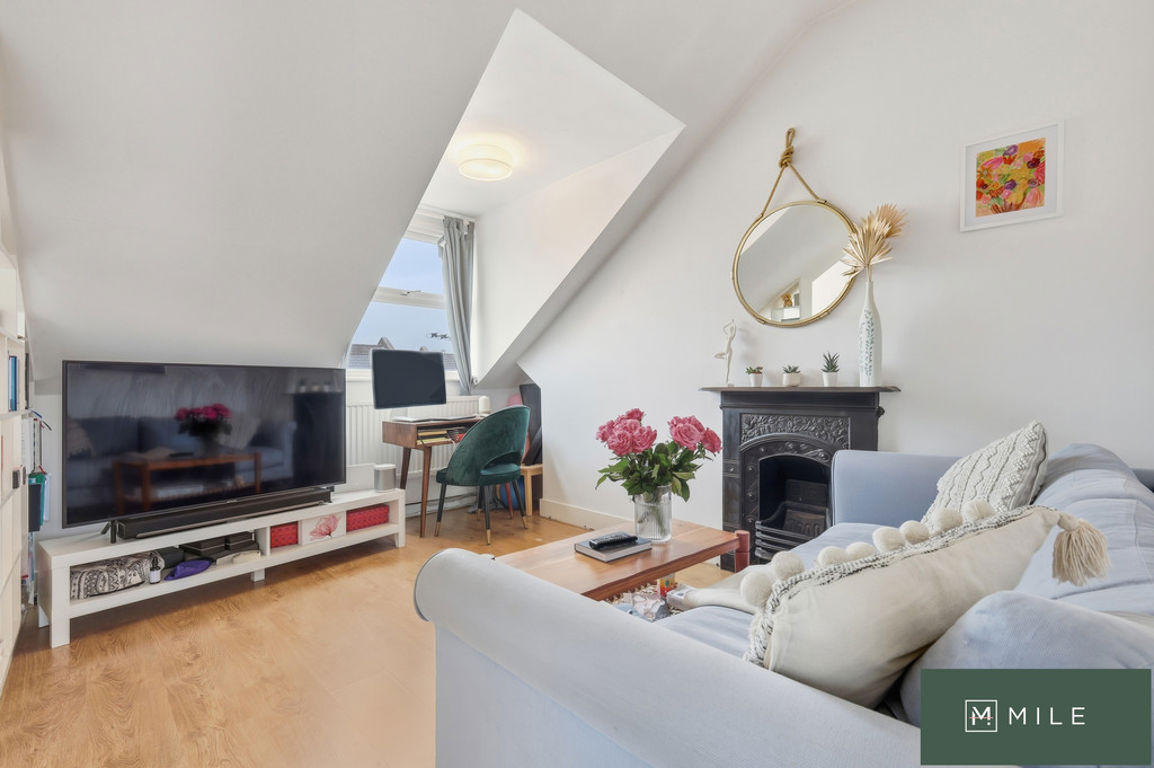 1 bed property in Portnall Road, London