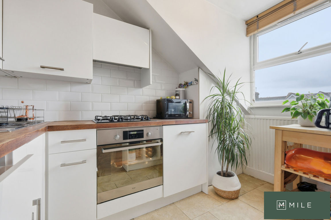 1 bed property in Portnall Road, London