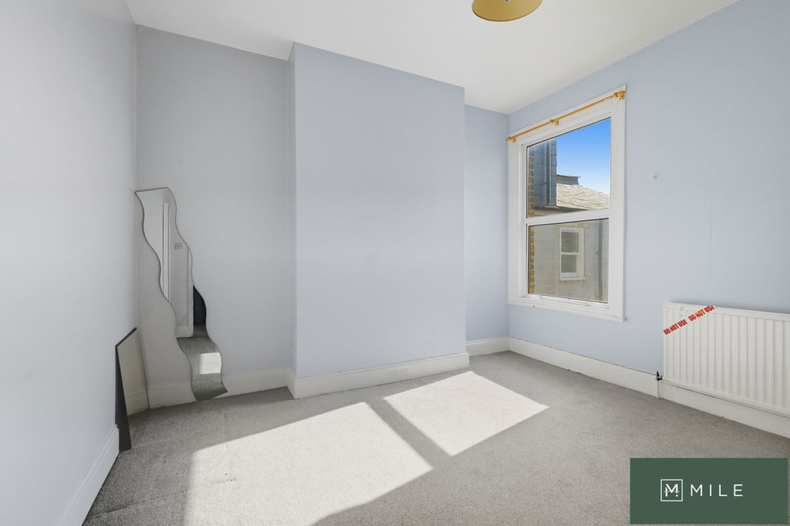 2 bed property in Herbert Gardens, London