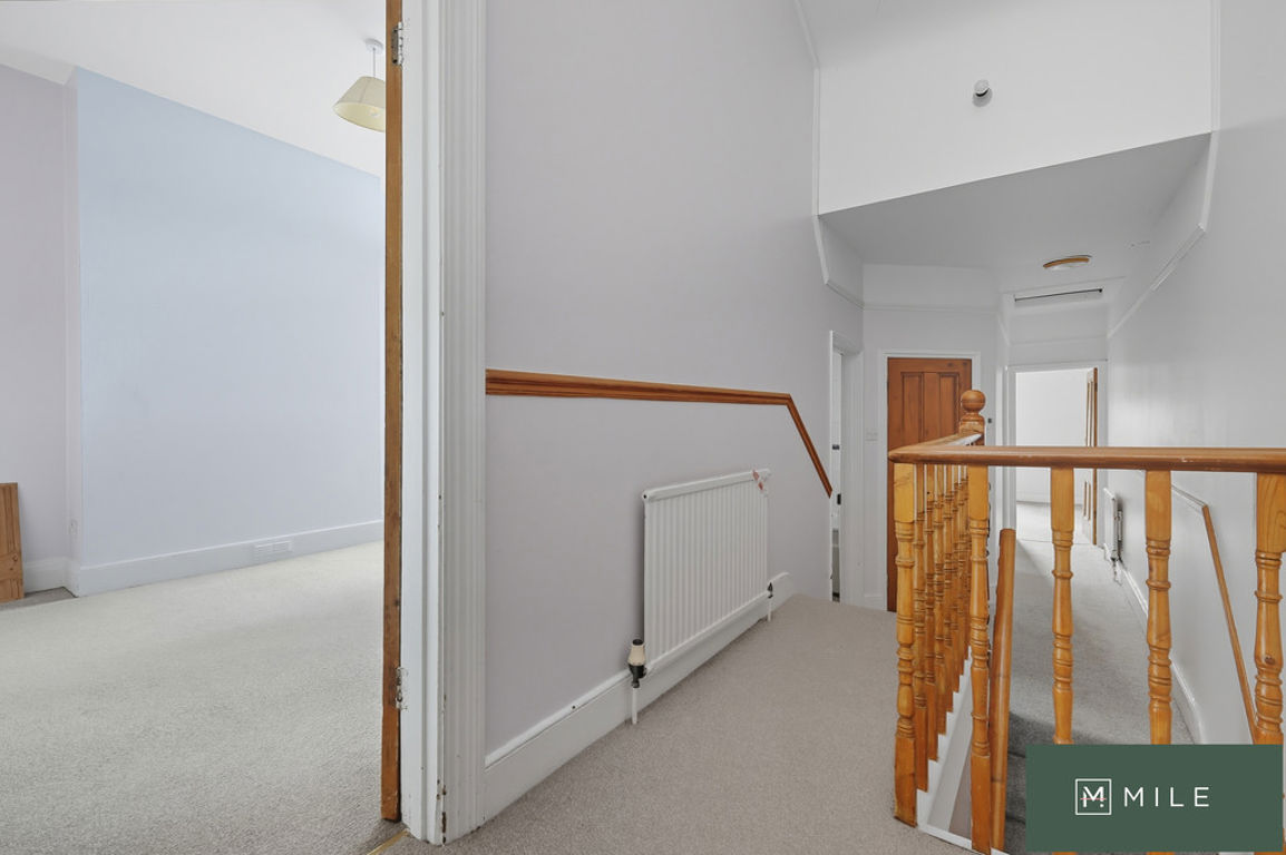 2 bed property in Herbert Gardens, London
