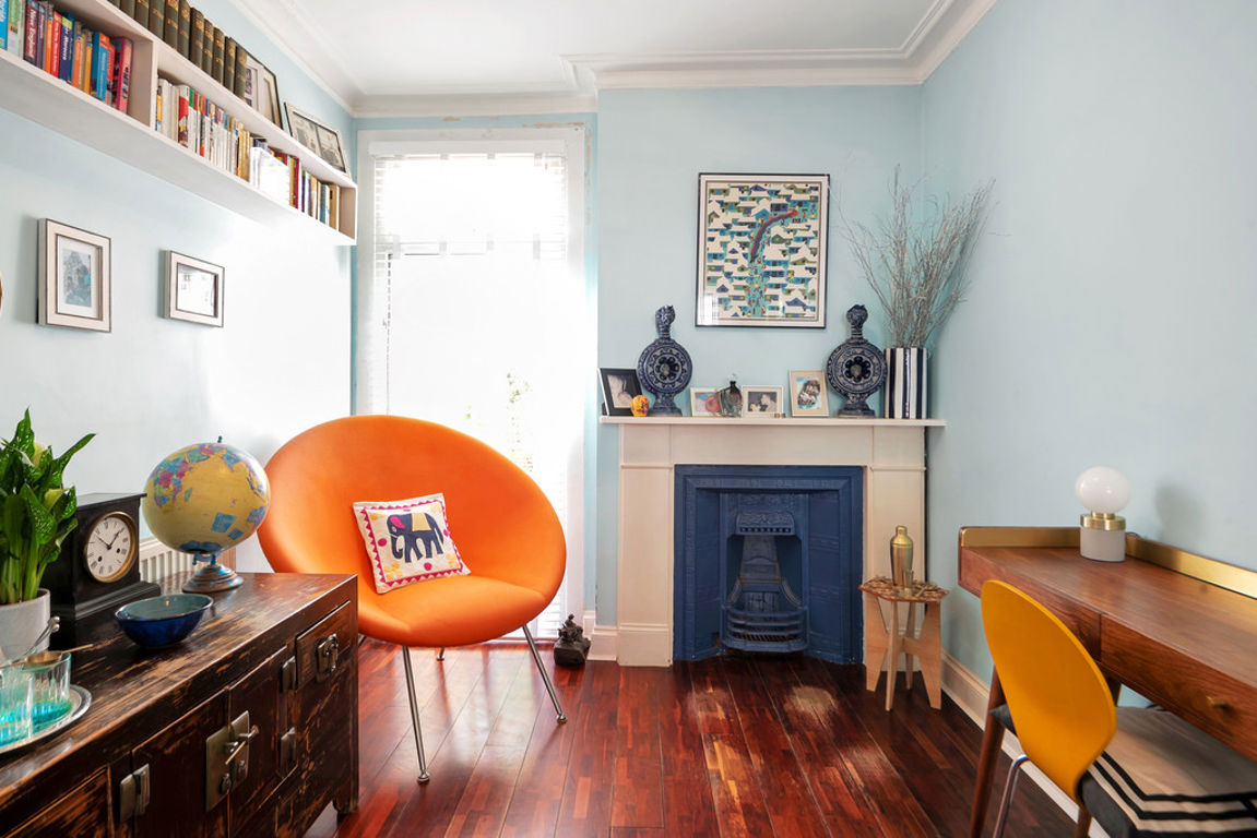 4 bed property in Churchill Road, London
