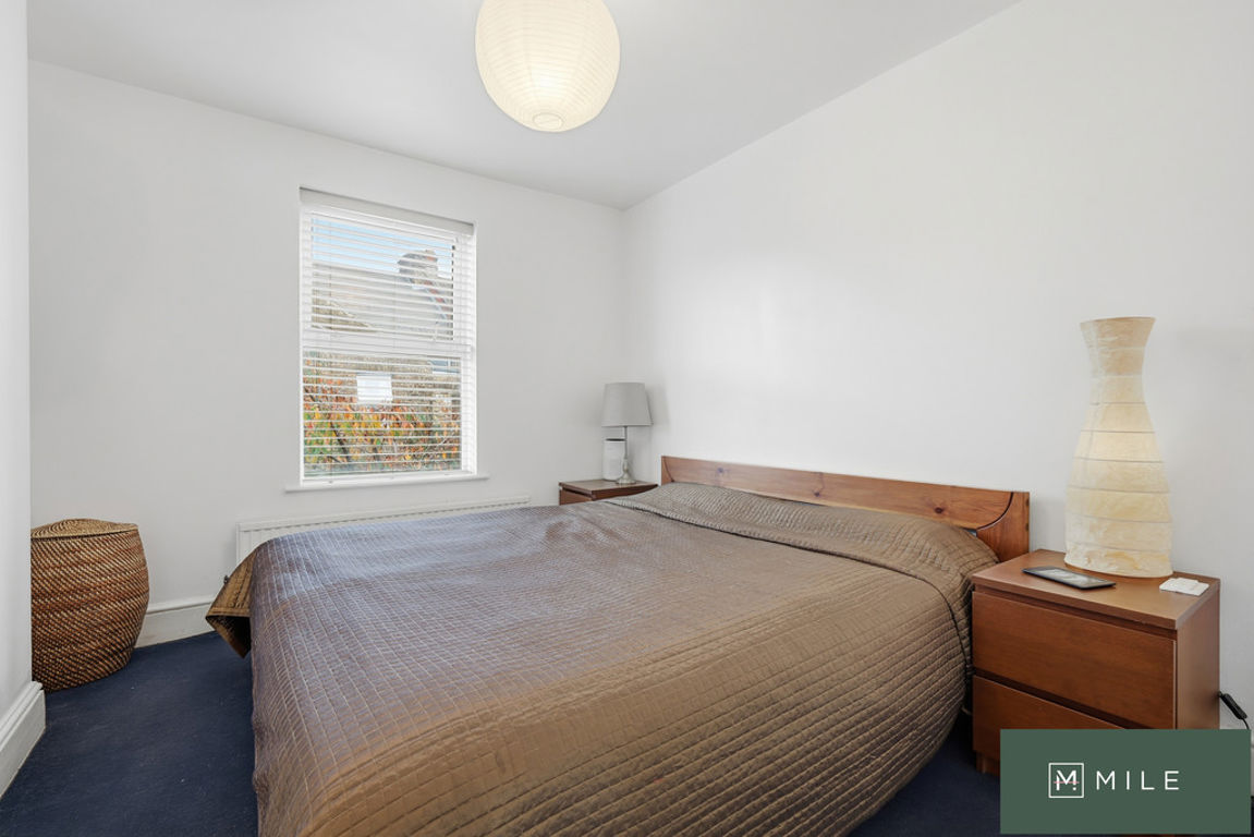 4 bed property in Bolton Road, London