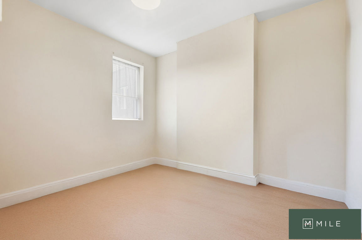 4 bed property in Bolton Road, London
