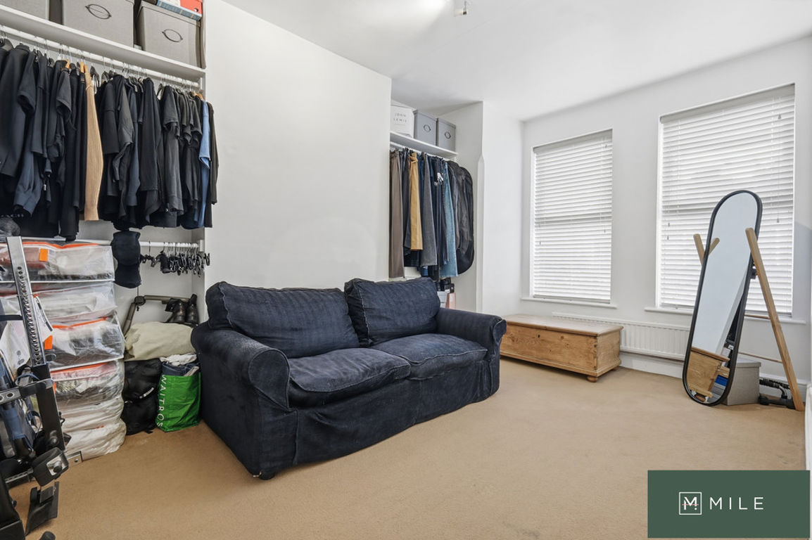 4 bed property in Bolton Road, London