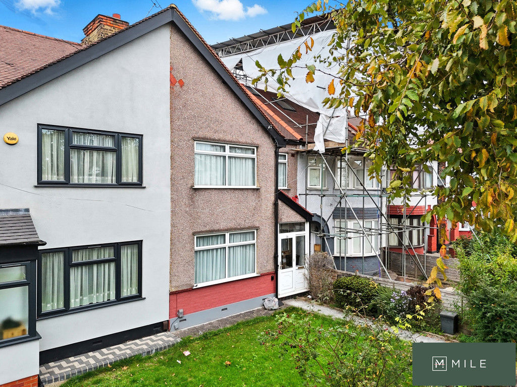 3 bed property in Great Cambridge Road, Enfield