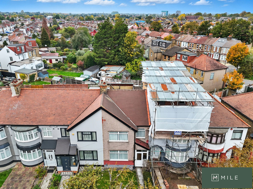 3 bed property in Great Cambridge Road, Enfield