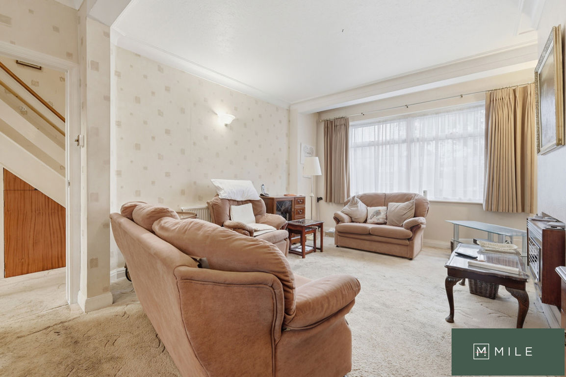 3 bed property in Great Cambridge Road, Enfield