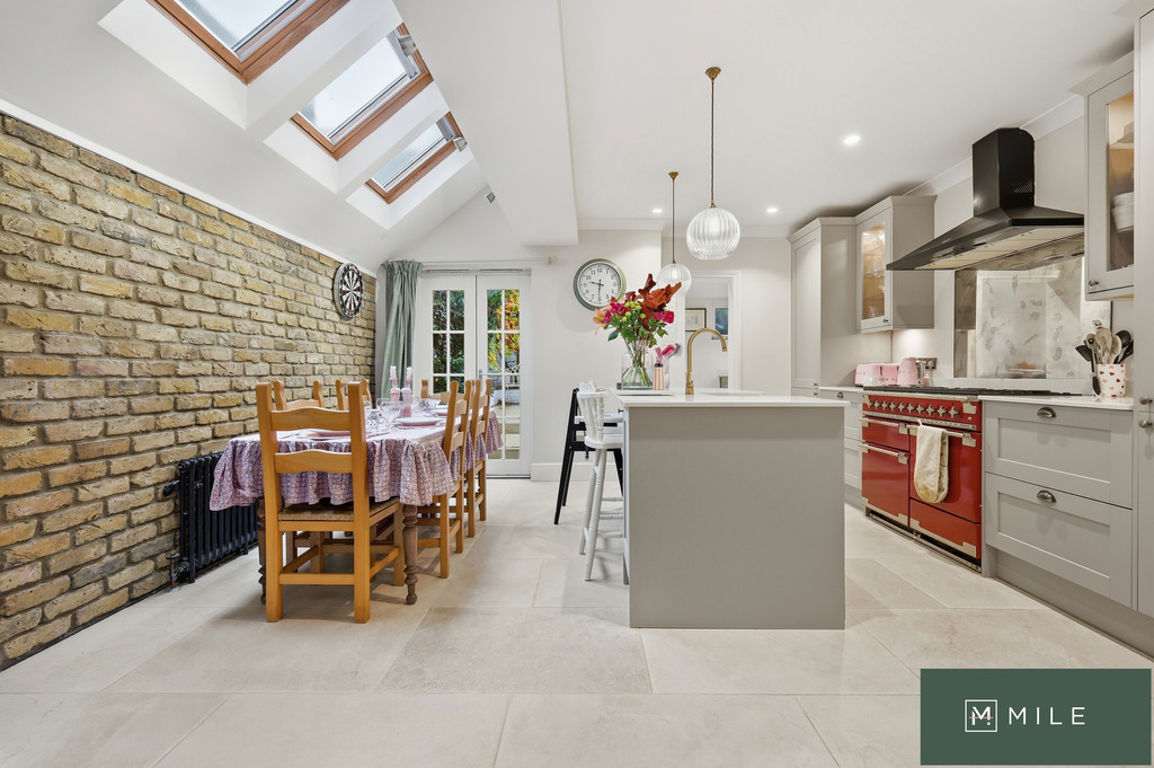 4 bed property in Ponsard Road, London
