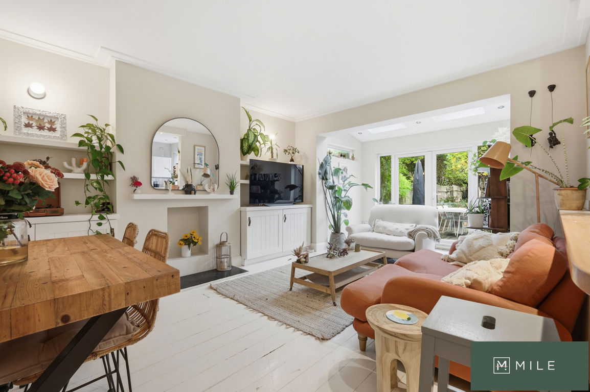 2 bed property in Chambers Lane, London