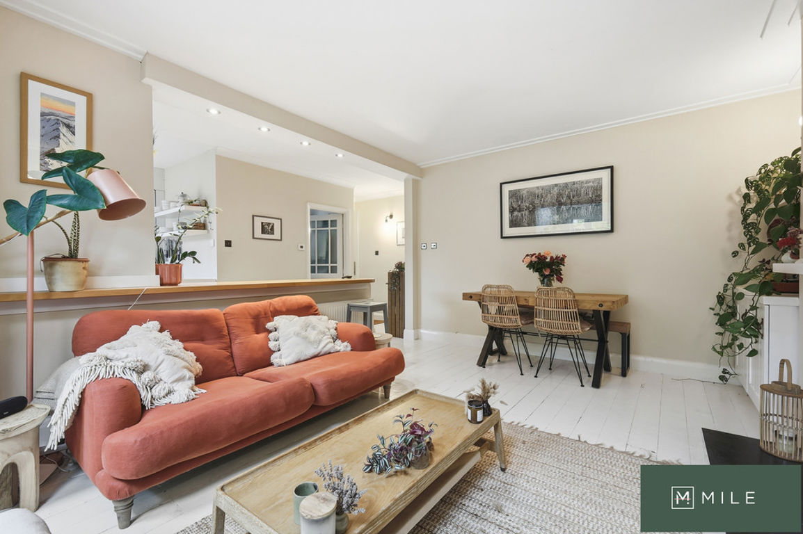 2 bed property in Chambers Lane, London