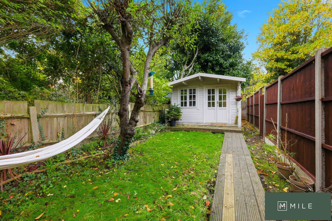 2 bed property in Chambers Lane, London