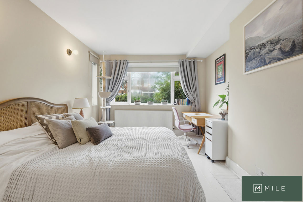 2 bed property in Chambers Lane, London