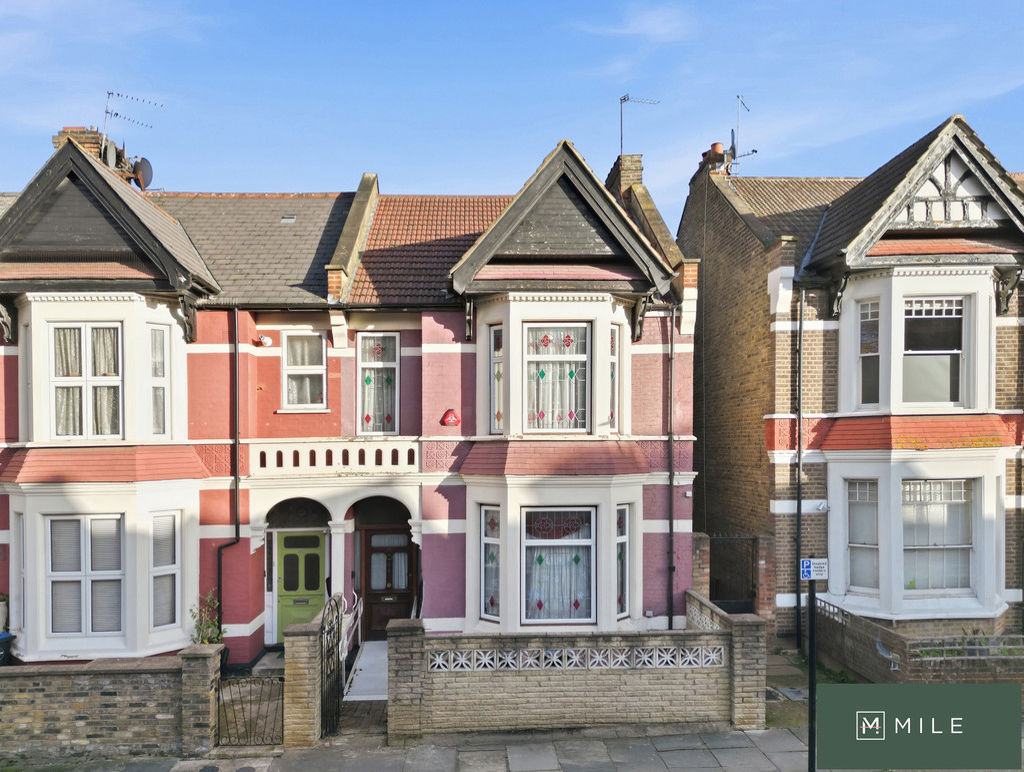 5 bed property in Sellons Avenue, London