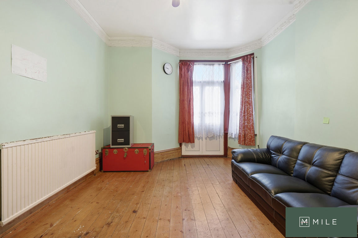 5 bed property in Sellons Avenue, London