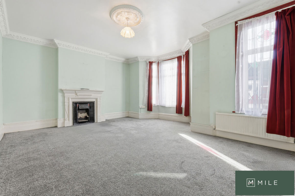 5 bed property in Sellons Avenue, London