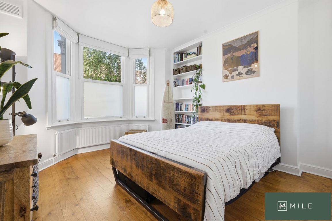 2 bed property in Pember Road, London