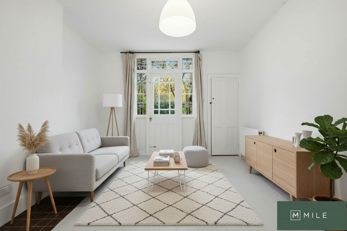 2 bed property in Bathurst Gardens, London