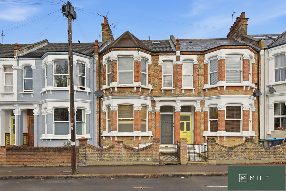2 bed property in Bathurst Gardens, London