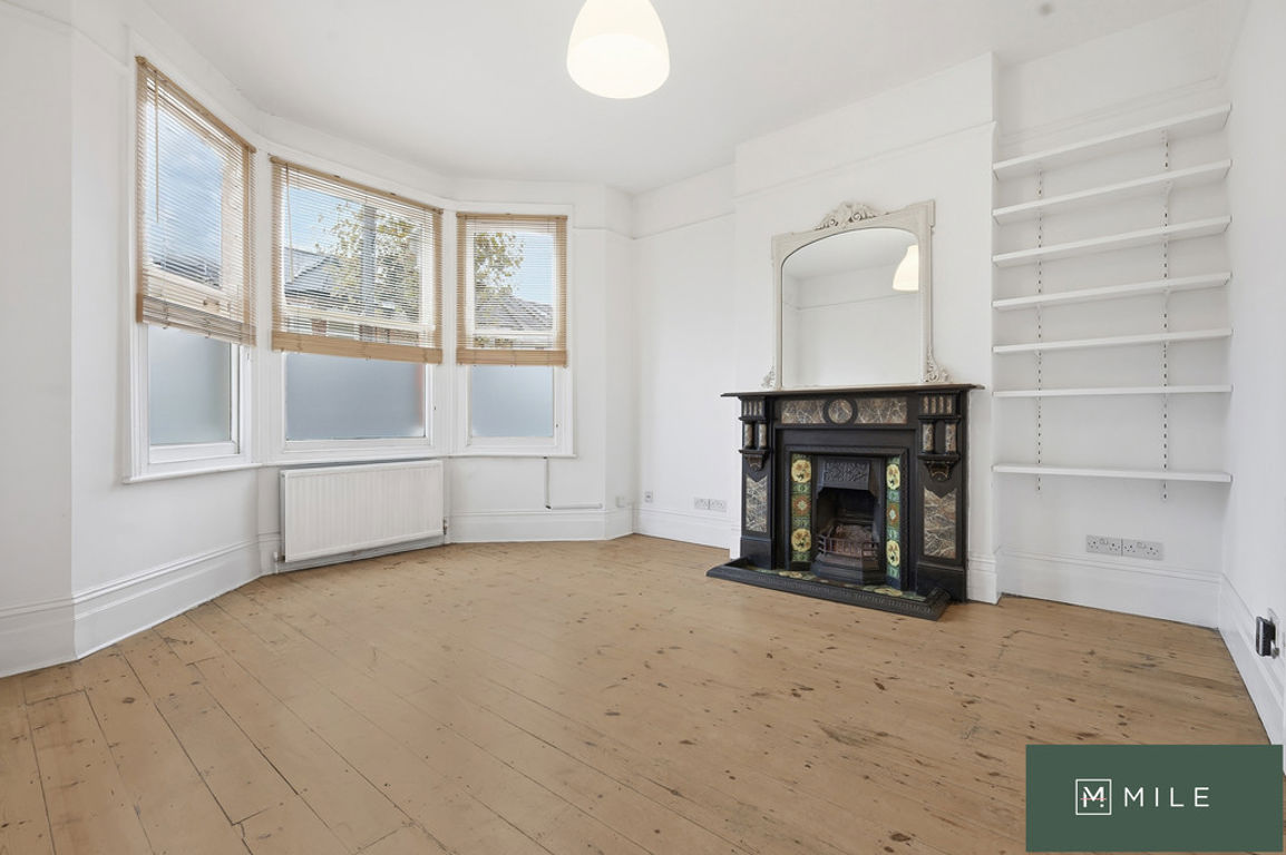 2 bed property in Bathurst Gardens, London