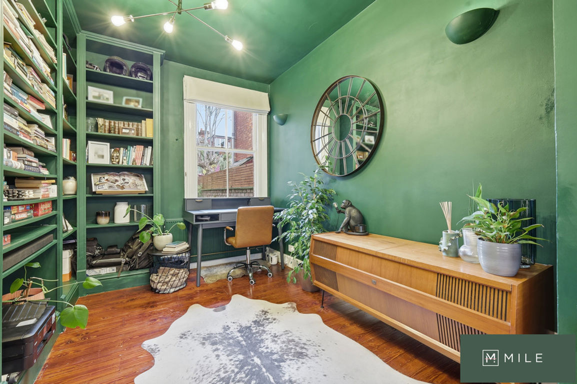 3 bed property in Churchill Road, London