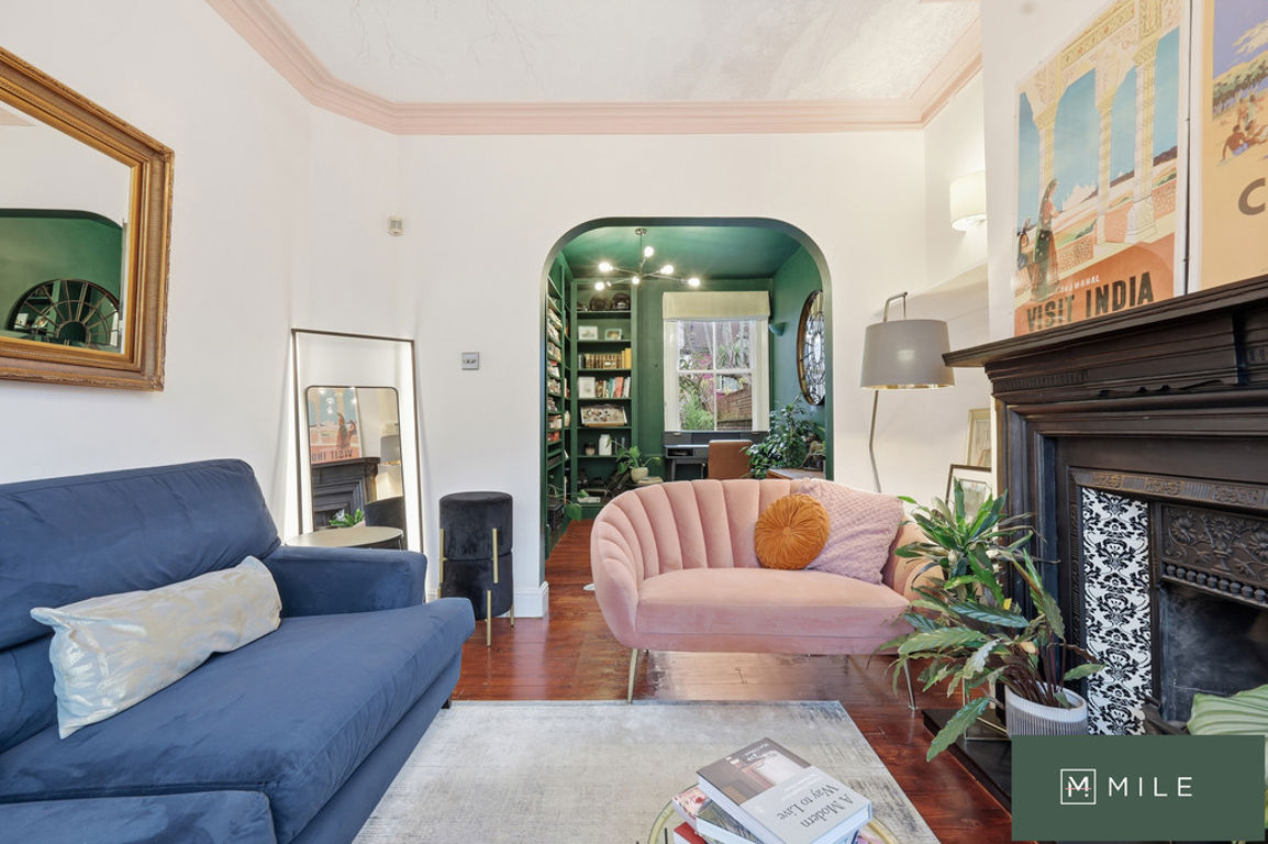 3 bed property in Churchill Road, London