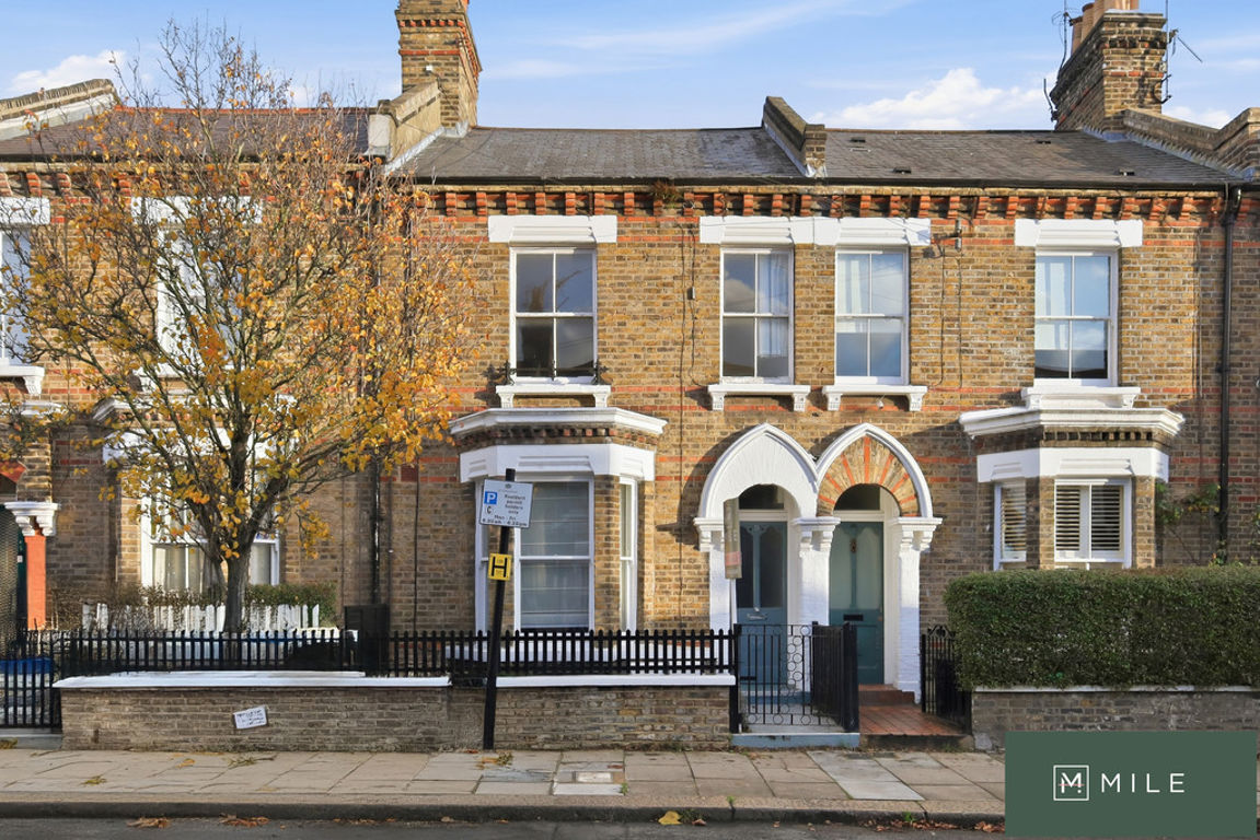 2 bed property in Fifth Avenue, London