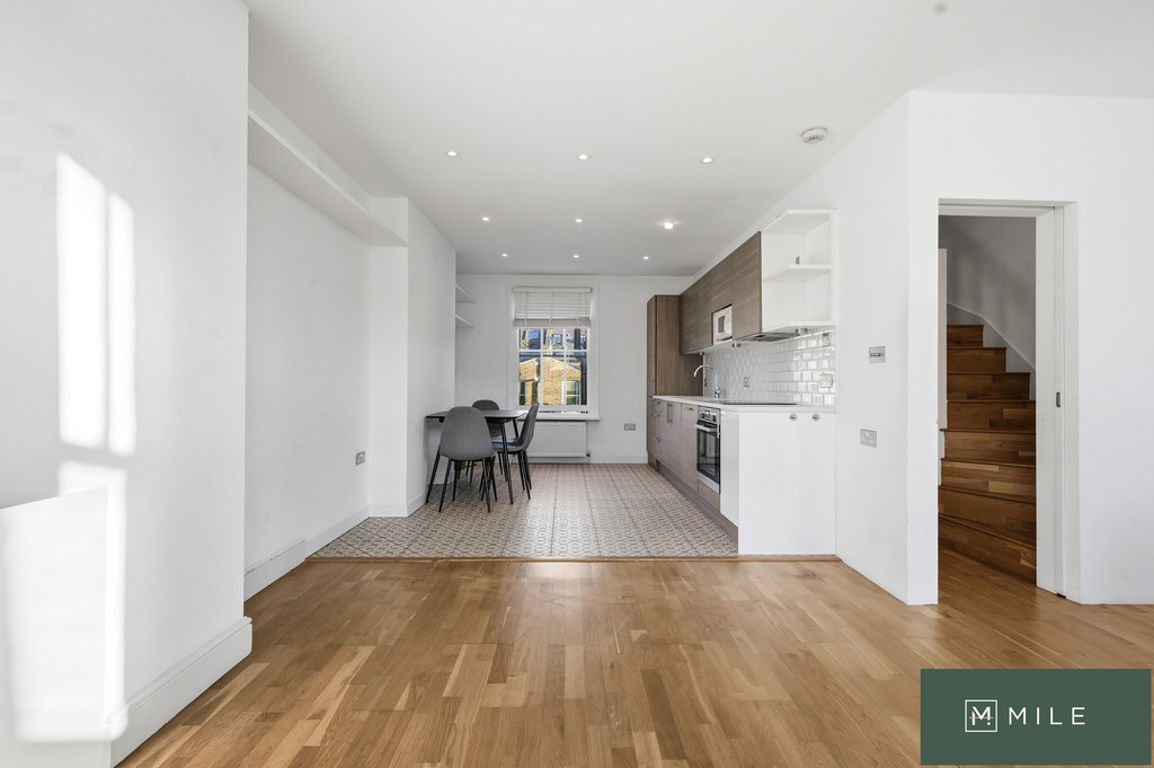 2 bed property in Fifth Avenue, London