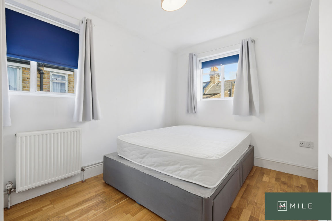 2 bed property in Fifth Avenue, London
