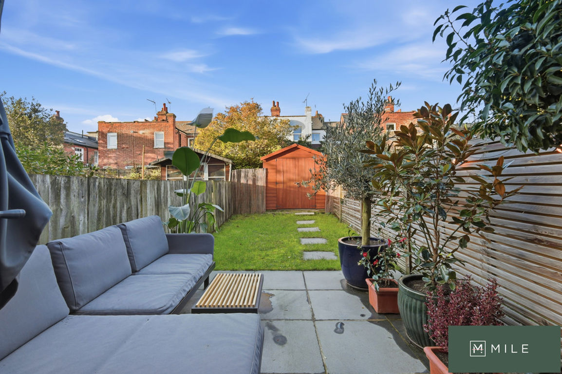 2 bed property in Odessa Road, London