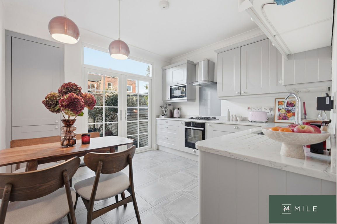 2 bed property in Odessa Road, London