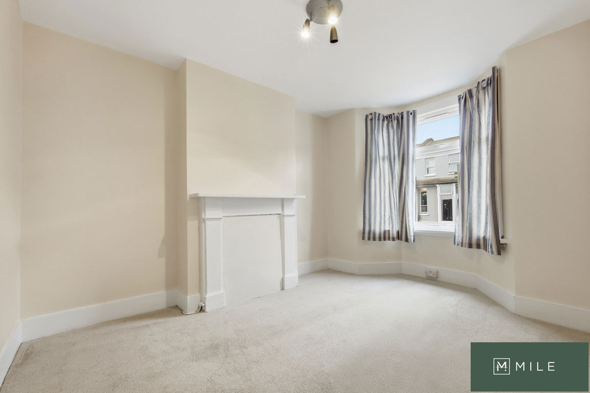 3 bed property in Rucklidge Avenue, London