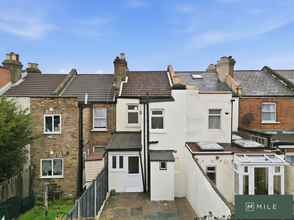 3 bed property in Rucklidge Avenue, London