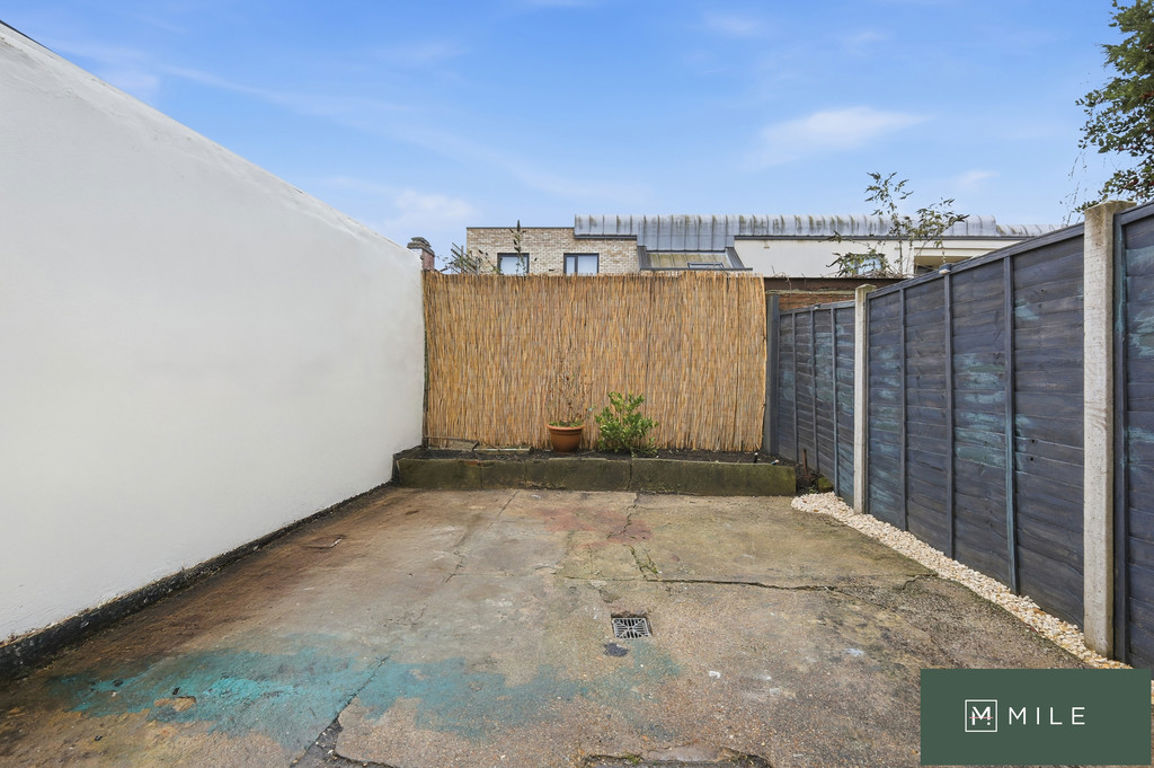 3 bed property in Rucklidge Avenue, London