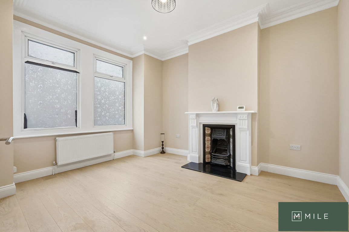 3 bed property in Hazeldean Road, London