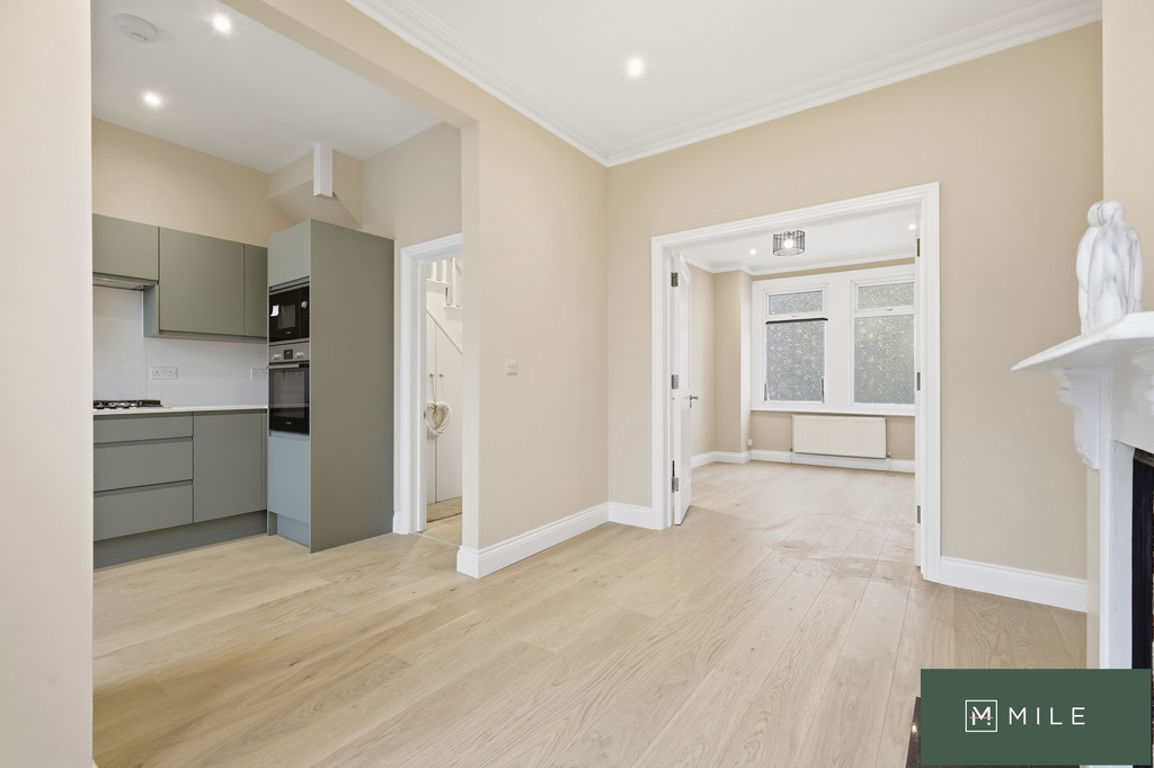 3 bed property in Hazeldean Road, London