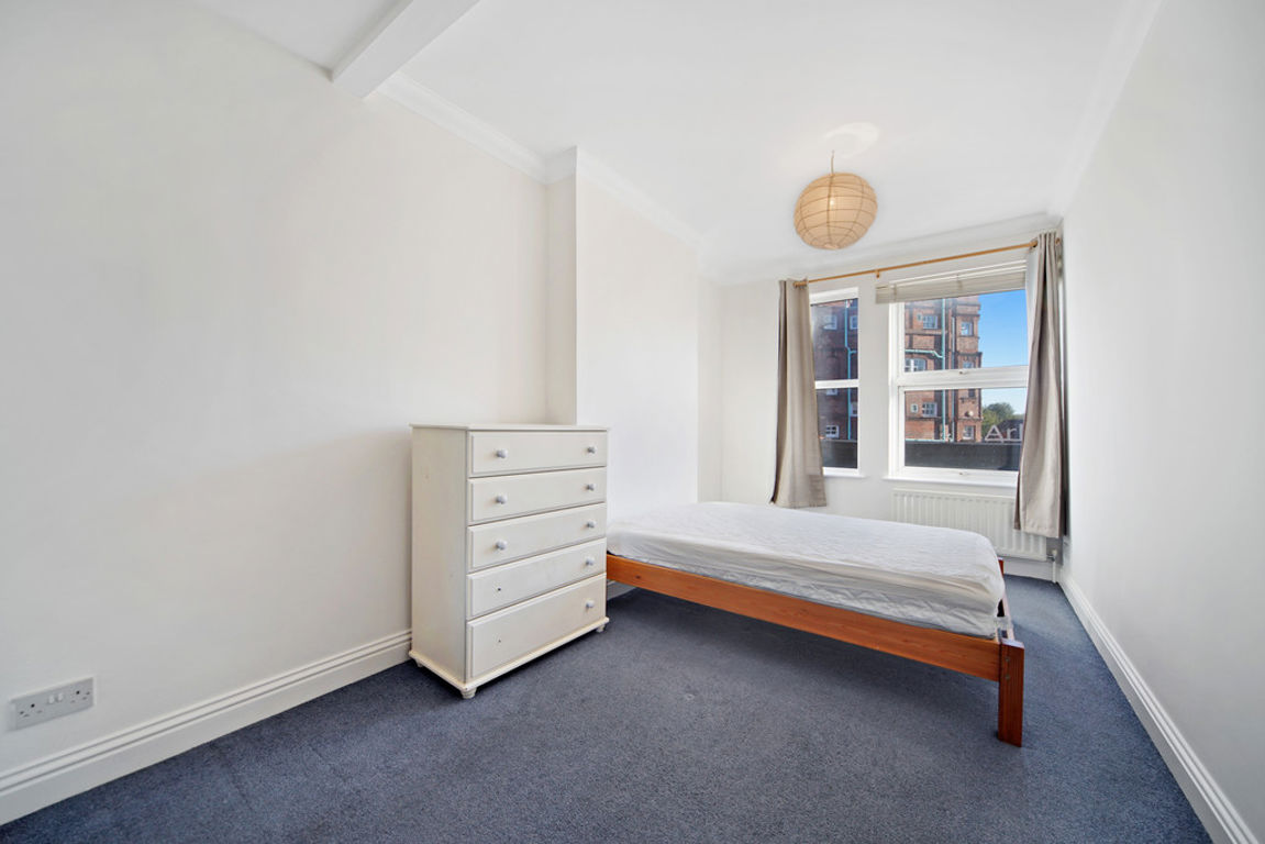 2 bed property in Chamberlayne Road, London
