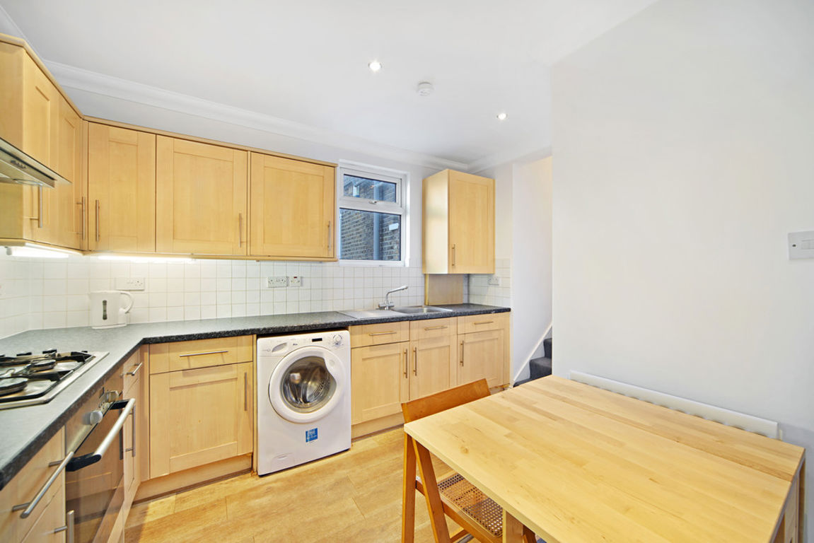 2 bed property in Chamberlayne Road, London