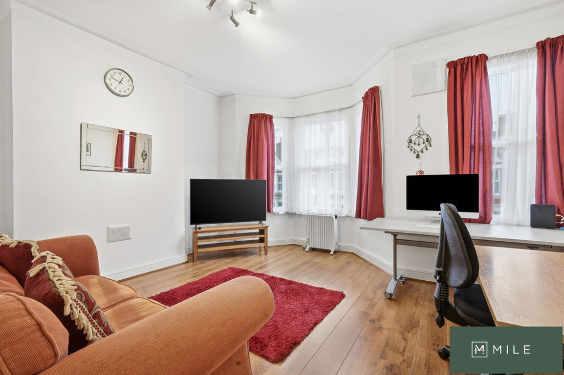 1 bed property in Osborne Road, London