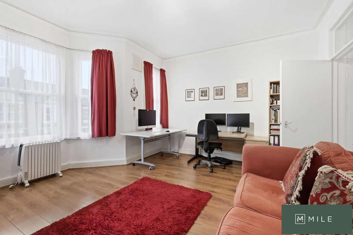 1 bed property in Osborne Road, London