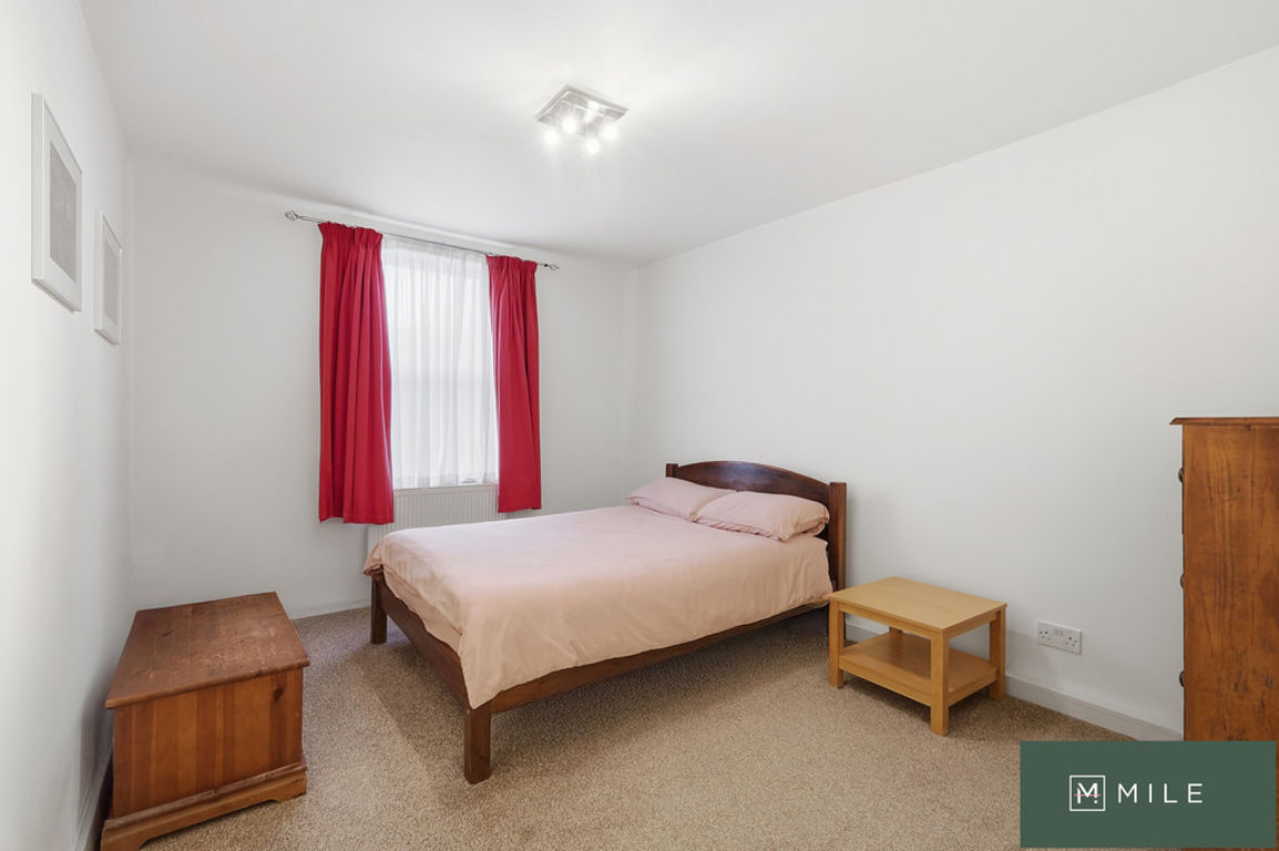 1 bed property in Osborne Road, London