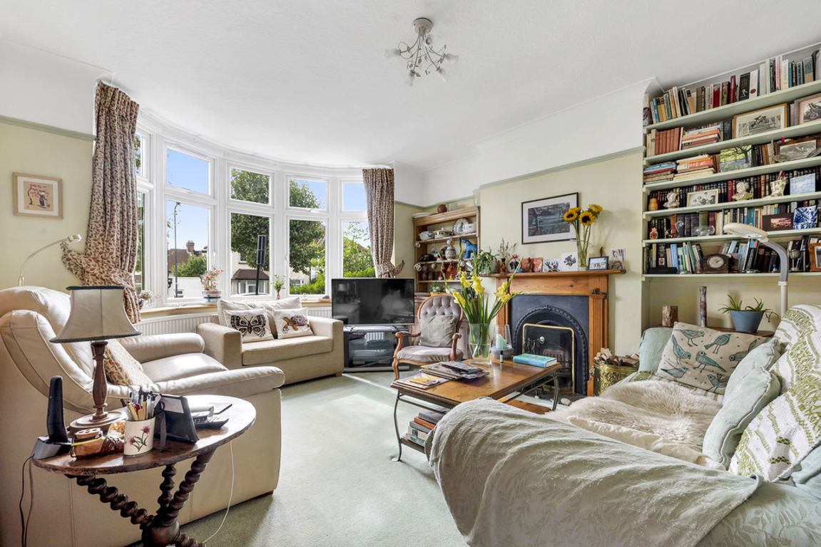5 bed property in Dollis Hill Avenue, London