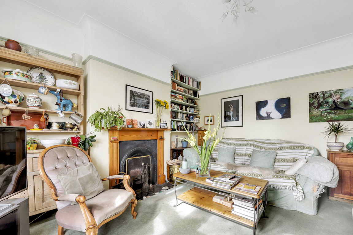 5 bed property in Dollis Hill Avenue, London